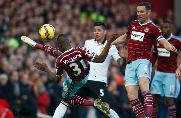 上海外援范赖克 大力跳发三连ACE震撼全场 这是发球还是扔炸弹？