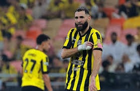 吴曦社媒鼓励申花及球迷：我们来年再战